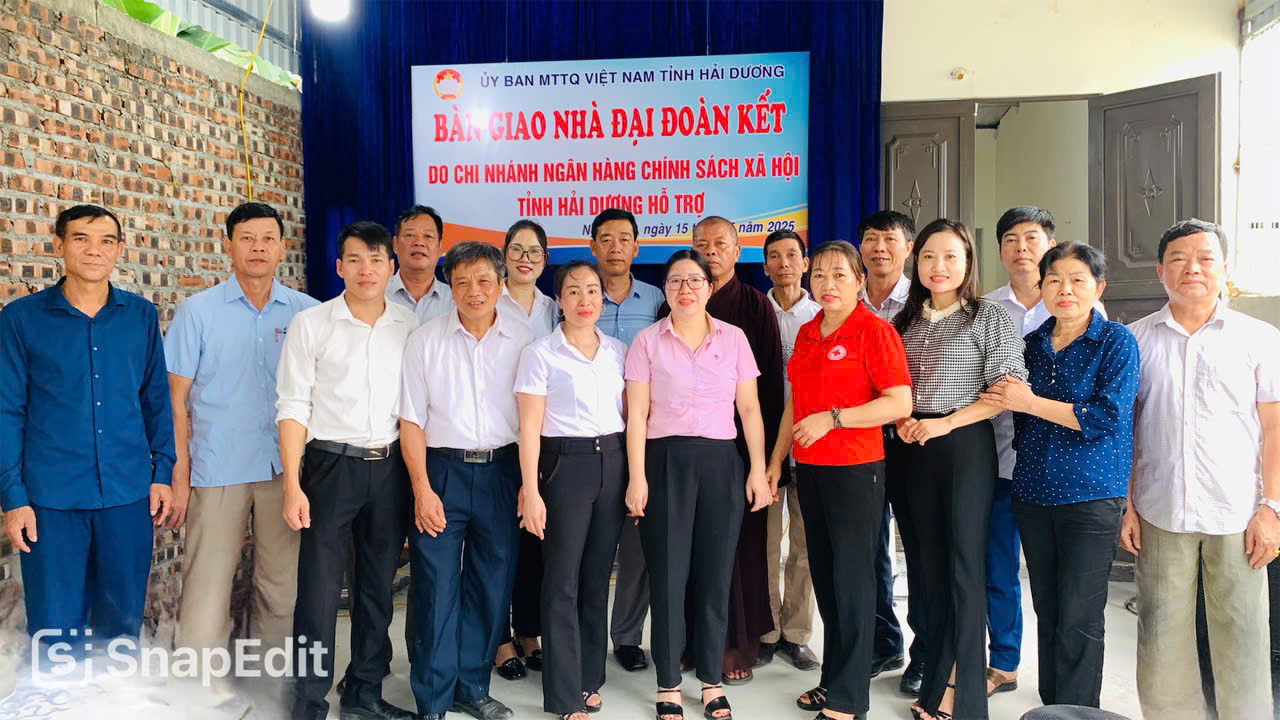 Bàn giao nhà Đại đoàn kết cho hộ nghèo huyện Kim Thành, tỉnh Hải Dương